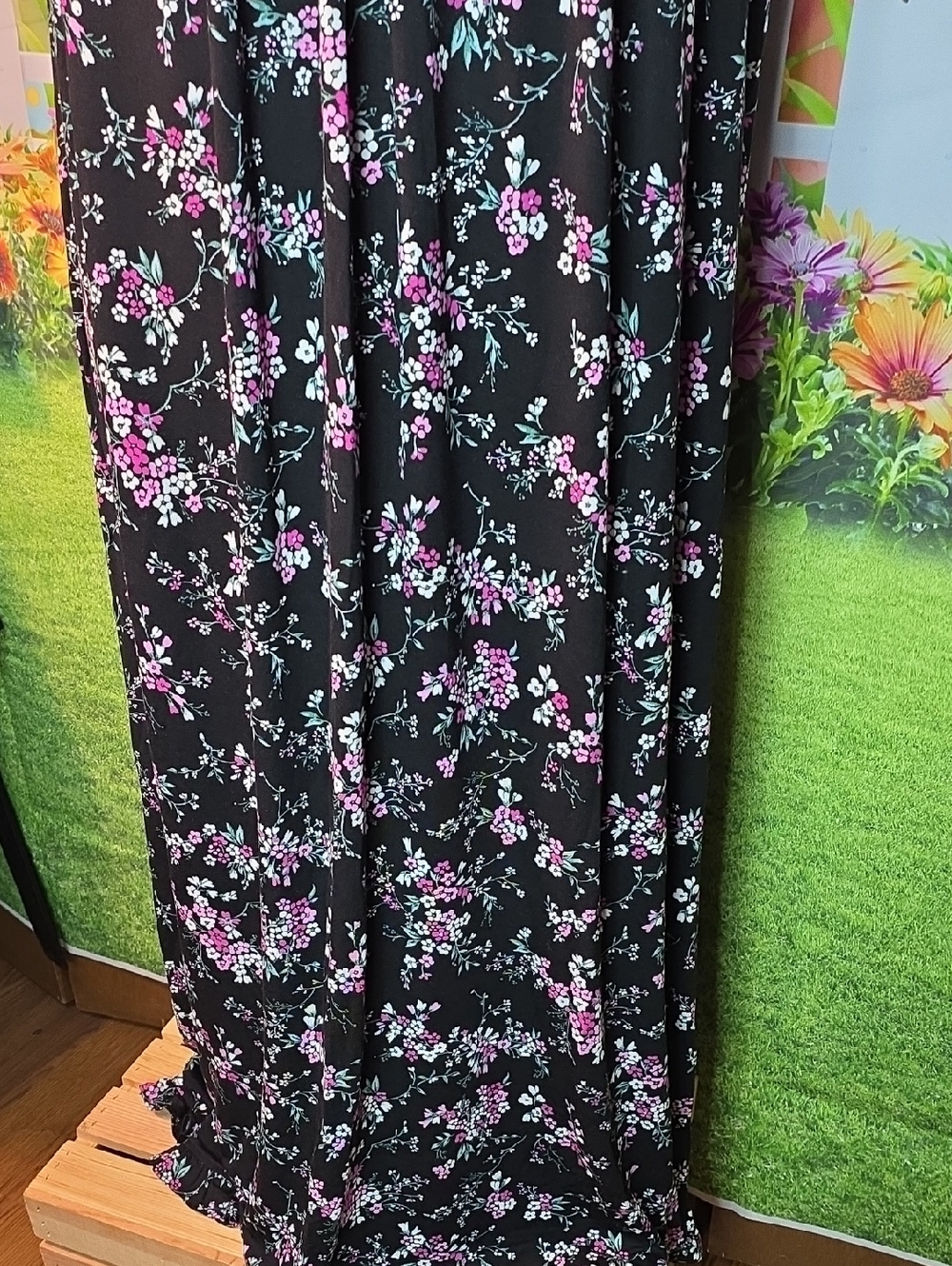 Eileen West Black Model With Lovely Floral Nightgown In Numerous Sizes - Picture 6 of 8